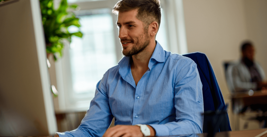 Mann disponiert für die Baustellen